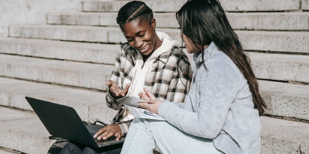 Start a conversation with a stranger - Compliment them