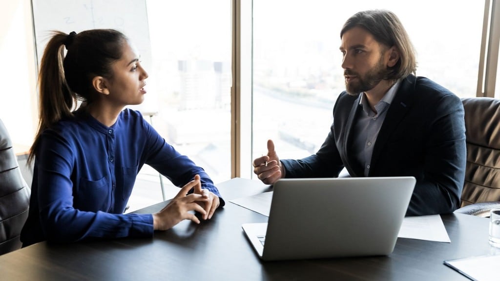 How to manage difficult employees - Meet with the person to discuss the behavior